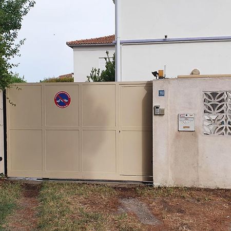 Ferienwohnung Superbe T2 Avec Jardin, Piscine-Enfant Et Parking Arles Exterior foto